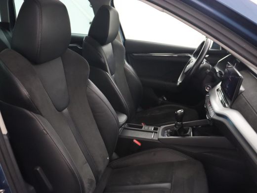 Skoda Octavia 1.5 TSI First Edition | Panoramadak | Trekhaak | Stoelverwarming | Matrix LED | Adaptive cruise |... ActivLease financial lease