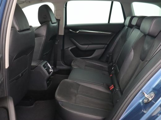 Skoda Octavia 1.5 TSI First Edition | Panoramadak | Trekhaak | Stoelverwarming | Matrix LED | Adaptive cruise |... ActivLease financial lease