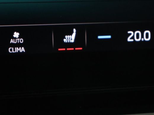 Skoda Octavia 1.5 TSI First Edition | Panoramadak | Trekhaak | Stoelverwarming | Matrix LED | Adaptive cruise |... ActivLease financial lease