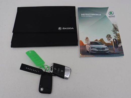 Skoda Superb 1.4 TSI iV Business Edition | 1e eigenaar | Stoelverwarming | Camera | Carplay | Full LED | Navig... ActivLease financial lease