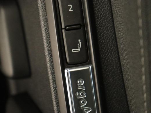 Volkswagen Golf 1.4 eHybrid Style | Camera | Massage | Carplay | Memory | Sfeerverlichting | Adaptive cruise | Ke... ActivLease financial lease