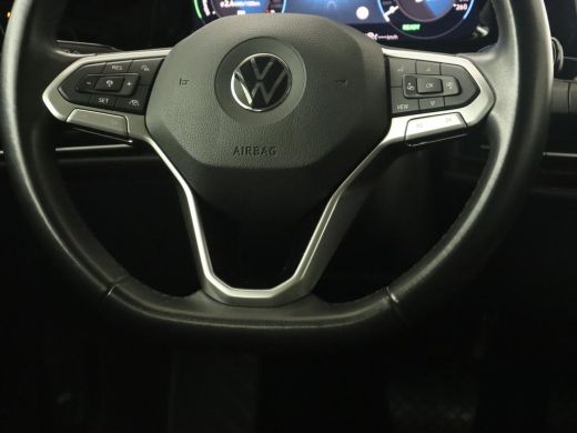Volkswagen Golf 1.4 eHybrid Style | Massage | Carplay | Memory | Navigatie | Adaptive cruise | Parkeerhulp | Sfee... ActivLease financial lease