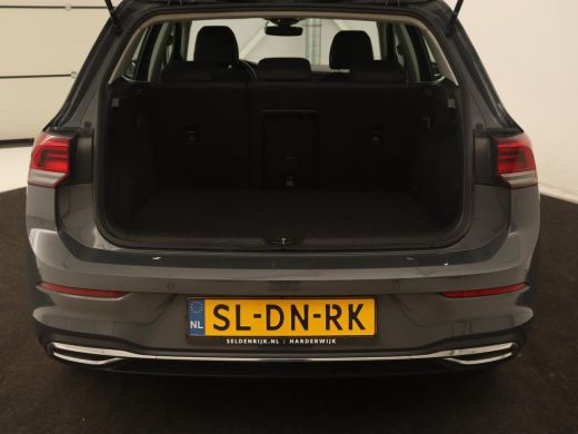Volkswagen Golf 1.4 eHybrid Style | Massage | Carplay | Memory | Navigatie | Adaptive cruise | Parkeerhulp | Sfee... ActivLease financial lease