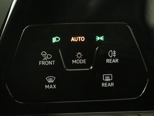 Volkswagen Golf 1.4 eHybrid Style | Massage | Carplay | Memory | Navigatie | Adaptive cruise | Parkeerhulp | Sfee... ActivLease financial lease