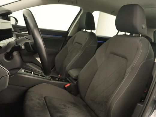 Volkswagen Golf 1.4 eHybrid Style | Massage | Carplay | Memory | Navigatie | Adaptive cruise | Parkeerhulp | Sfee... ActivLease financial lease