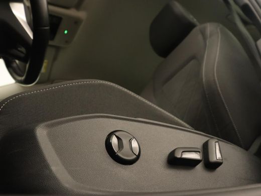 Volkswagen Golf 1.4 eHybrid Style | Massage | Carplay | Memory | Navigatie | Adaptive cruise | Parkeerhulp | Sfee... ActivLease financial lease