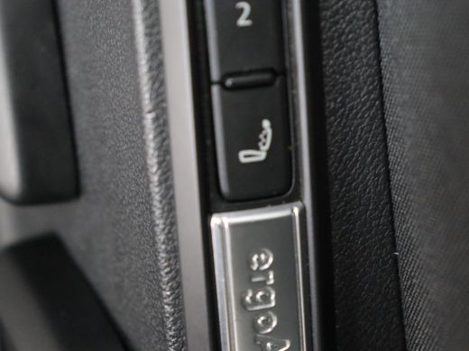 Volkswagen Golf 1.4 eHybrid Style | Stoelverwarming | Massage | Carplay | Sfeerverlichting | Navigatie | Memory |... ActivLease financial lease