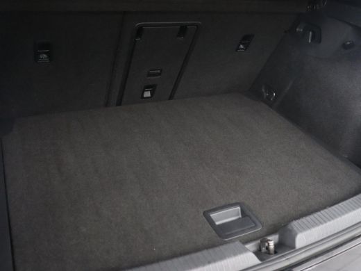 Volkswagen Golf 1.5 TSI R-Line | Panoramadak | Carplay | Sportstoelen | Navigatie | Adaptive cruise | Parkeerhulp... ActivLease financial lease