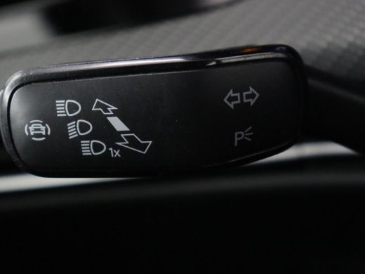 Volkswagen Golf 1.5 TSI R-Line | Panoramadak | Carplay | Sportstoelen | Navigatie | Adaptive cruise | Parkeerhulp... ActivLease financial lease