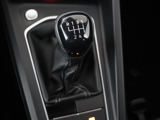 Volkswagen Golf 1.5 TSI R-Line | Panoramadak | Carplay | Sportstoelen | Navigatie | Adaptive cruise | Parkeerhulp... ActivLease financial lease