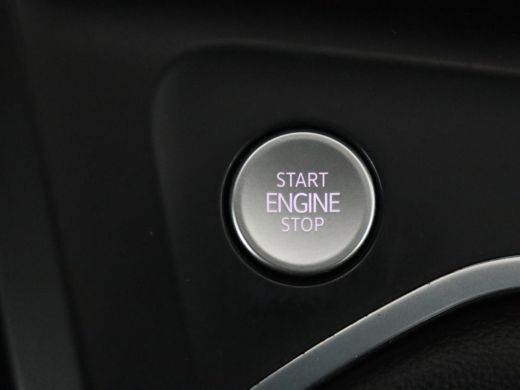 Volkswagen Golf 1.5 TSI R-Line | Panoramadak | Carplay | Sportstoelen | Navigatie | Adaptive cruise | Parkeerhulp... ActivLease financial lease