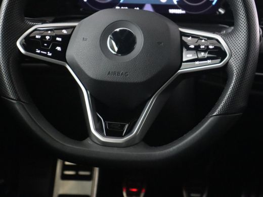 Volkswagen Golf 1.5 TSI R-Line | Panoramadak | Carplay | Sportstoelen | Navigatie | Adaptive cruise | Parkeerhulp... ActivLease financial lease