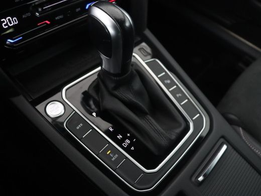 Volkswagen Passat 1.4 TSI PHEV GTE | Head-Up | Stoelverwarming | Trekhaak | Leder/Alcantara | Camera | Massage | Vi... ActivLease financial lease