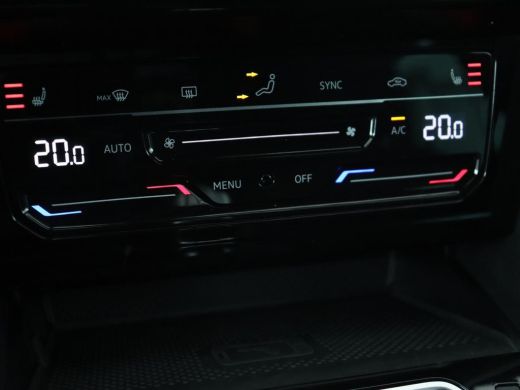 Volkswagen Passat 1.4 TSI PHEV GTE | Head-Up | Stoelverwarming | Trekhaak | Leder/Alcantara | Camera | Massage | Vi... ActivLease financial lease