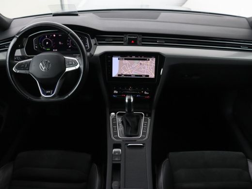 Volkswagen Passat 1.4 TSI PHEV GTE | Head-Up | Stoelverwarming | Trekhaak | Leder/Alcantara | Camera | Massage | Vi... ActivLease financial lease
