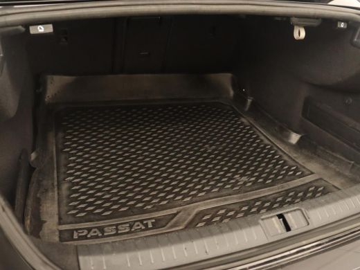 Volkswagen Passat 1.5 TSI Elegance Business R | Leder/Alcantara | Keyless | Stoelverwarming | Carplay | Navigatie |... ActivLease financial lease