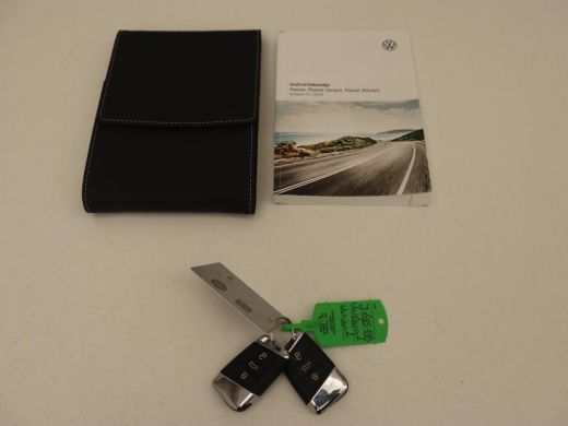 Volkswagen Passat 1.5 TSI Elegance Business R | Leder/Alcantara | Keyless | Stoelverwarming | Carplay | Navigatie |... ActivLease financial lease