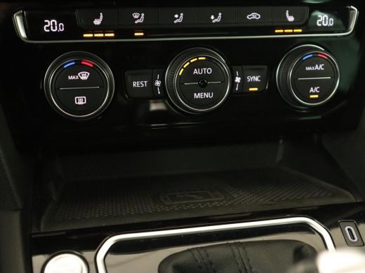 Volkswagen Passat 1.5 TSI Elegance Business R | Leder/Alcantara | Keyless | Stoelverwarming | Carplay | Navigatie |... ActivLease financial lease