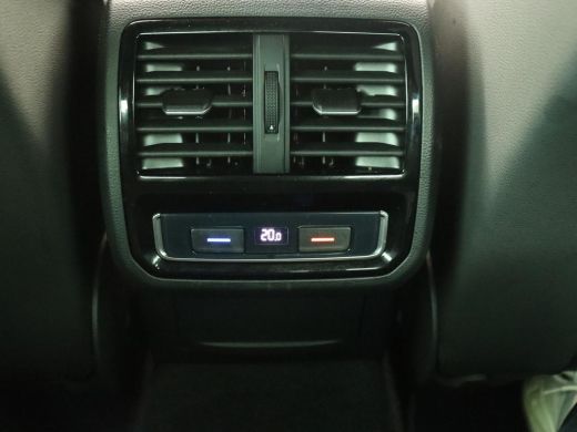 Volkswagen Passat 1.5 TSI Elegance Business R | Leder/Alcantara | Keyless | Stoelverwarming | Carplay | Navigatie |... ActivLease financial lease