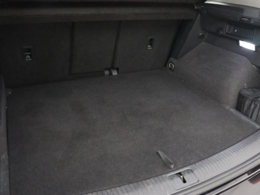 Volkswagen Tiguan 1.4 TSI eHybrid R-Line Business | Panoramadak | Trekhaak | Stoelverwarming | head-up display | Ca... ActivLease financial lease