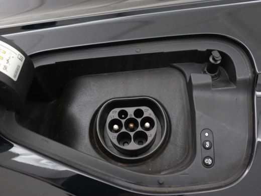 Volkswagen Tiguan 1.4 TSI eHybrid R-Line Business | Panoramadak | Trekhaak | Stoelverwarming | head-up display | Ca... ActivLease financial lease