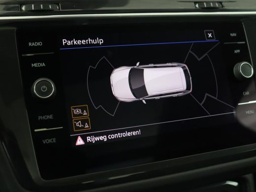 Volkswagen Tiguan 1.4 TSI eHybrid R-Line Business | Panoramadak | Trekhaak | Stoelverwarming | head-up display | Ca... ActivLease financial lease