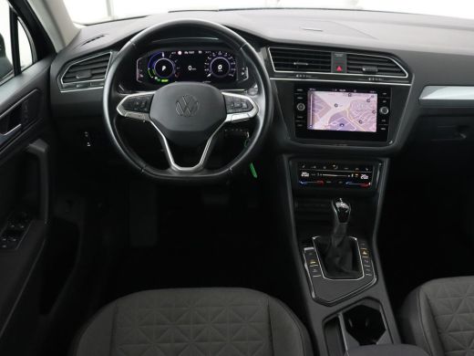 Volkswagen Tiguan 1.4 TSI eHybrid R-Line Business | Panoramadak | Trekhaak | Stoelverwarming | head-up display | Ca... ActivLease financial lease