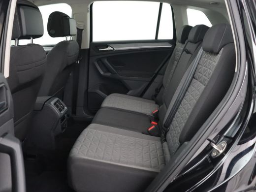 Volkswagen Tiguan 1.4 TSI eHybrid R-Line Business | Panoramadak | Trekhaak | Stoelverwarming | head-up display | Ca... ActivLease financial lease