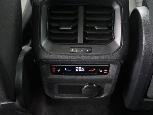 Volkswagen Tiguan 1.4 TSI eHybrid R-Line Business | Panoramadak | Trekhaak | Stoelverwarming | head-up display | Ca... ActivLease financial lease