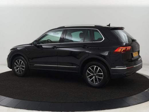 Volkswagen Tiguan 1.4 TSI eHybrid Style | Stoelverwarming | Camera | Adaptive cruise | Carplay | Sfeerverlichting |... ActivLease financial lease