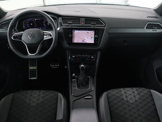 Volkswagen Tiguan 1.5 TSI R-Line Business+ | Automaat | Trekhaak | Carplay | Stoelverwarming | Stuurverwarming | Ad... ActivLease financial lease