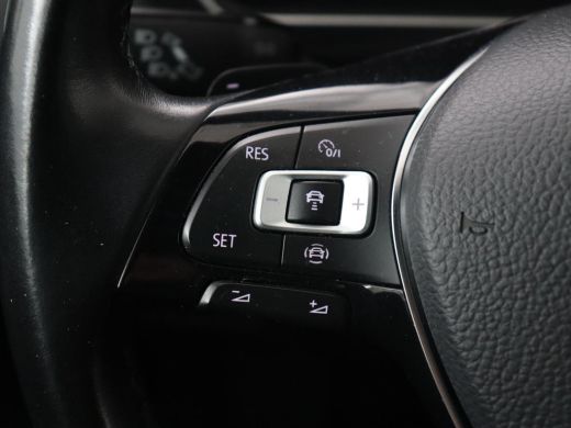 Volkswagen Tiguan 1.5 TSI R Line | Panoramadak | Trekhaak | Stoelverwarming | Camera | Adaptive cruise | Virtual Co... ActivLease financial lease