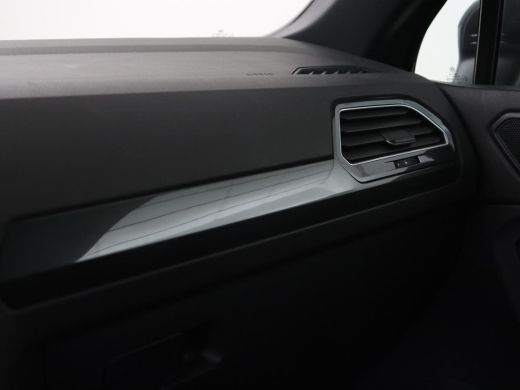 Volkswagen Tiguan 1.5 TSI R Line | Panoramadak | Trekhaak | Stoelverwarming | Camera | Adaptive cruise | Virtual Co... ActivLease financial lease