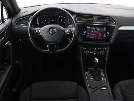 Volkswagen Tiguan 1.5 TSI R Line | Panoramadak | Trekhaak | Stoelverwarming | Camera | Adaptive cruise | Virtual Co... ActivLease financial lease