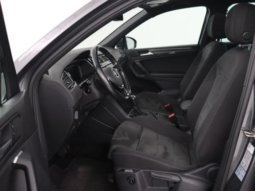 Volkswagen Tiguan 1.5 TSI R Line | Panoramadak | Trekhaak | Stoelverwarming | Camera | Adaptive cruise | Virtual Co... ActivLease financial lease