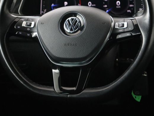 Volkswagen Tiguan 1.5 TSI R Line | Panoramadak | Trekhaak | Stoelverwarming | Camera | Adaptive cruise | Virtual Co... ActivLease financial lease