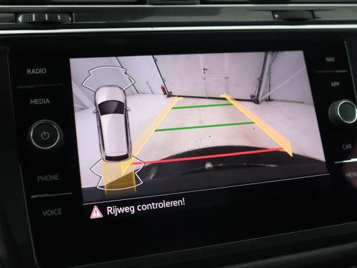 Volkswagen Tiguan Allspace 1.5 TSI R Line 7-Persoons | Panoramadak | Stoelverwarming | Trekhaak | Massage | Keyless | 19'' |... ActivLease financial lease