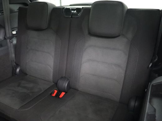 Volkswagen Tiguan Allspace 1.5 TSI R Line 7-Persoons | Panoramadak | Stoelverwarming | Trekhaak | Massage | Keyless | 19'' |... ActivLease financial lease