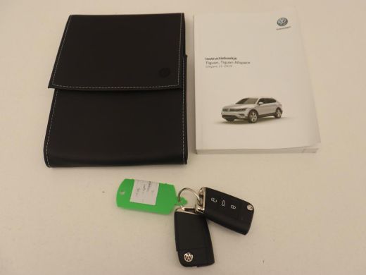 Volkswagen Tiguan Allspace 1.5 TSI R Line | Stoelverwarming | Camera | Adaptive cruise | Carplay | Navigatie | Full LED | 20... ActivLease financial lease