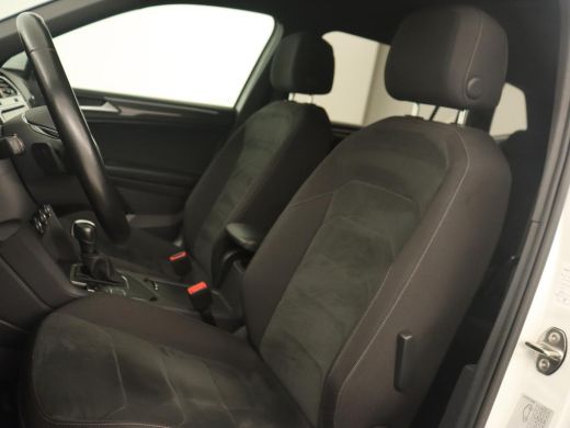 Volkswagen Tiguan Allspace 1.5 TSI R Line | Stoelverwarming | Camera | Adaptive cruise | Carplay | Navigatie | Full LED | 20... ActivLease financial lease