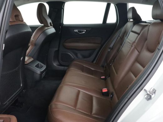 Volvo  V60 Cross Country 2.0 T5 AWD Pro | Stoelventilatie | Massage | Massage | Trekhaak | Adaptive cruise |... ActivLease financial lease