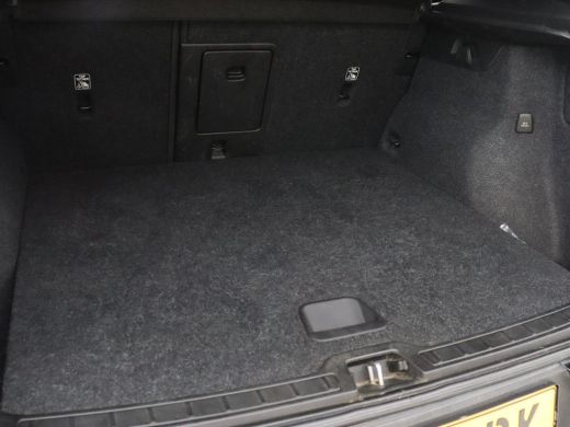 Volvo  XC40 1.5 T4 Recharge Business | Adaptive cruise | Camera | Carplay | Navigatie | Full LED | 18'' | Par... ActivLease financial lease