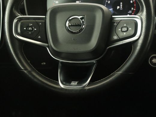 Volvo  XC40 2.0 T5 R Design Luxury Line | Panoramadak | Adaptive cruise | 360 Camera | Stoel & stuurverwarmin... ActivLease financial lease