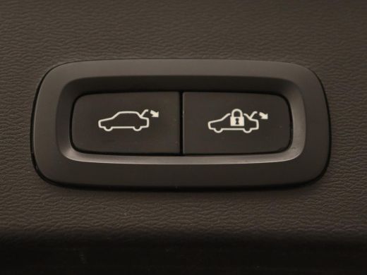 Volvo  XC40 2.0 T5 R Design Luxury Line | Panoramadak | Adaptive cruise | 360 Camera | Stoel & stuurverwarmin... ActivLease financial lease