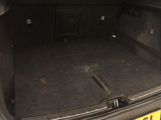 Volvo  XC40 2.0 T5 R Design Luxury Line | Panoramadak | Adaptive cruise | 360 Camera | Stoel & stuurverwarmin... ActivLease financial lease