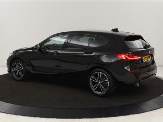 BMW 1 Serie 118i Sport Line | Sportstoelen | Carplay | Live Cockpit | Full LED | Navigatie | Half leder | Par...
