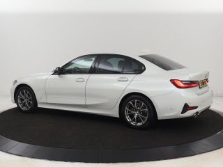 BMW 3 Serie 318i Sport Line | Carplay | Camera | Sportstoelen | Sfeerverlichting | Live Cockpit | Navigatie |...