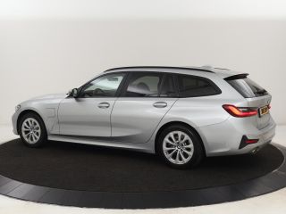 BMW 3 Serie Touring 330e | Keyless | Full LED | Carplay | Navigatie | Leder | Stoelverwarming | Camera | LMV ...