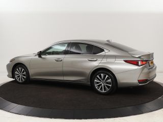Lexus ES 300h Comfort Line | Schuifdak | Leder | Stoelverwarming | Adaptive cruise | Carplay | Camera | Me...