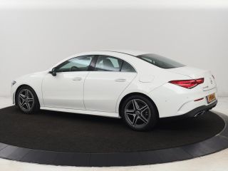 Mercedes-Benz CLA 180 AMG | Carplay | Stoelverwarming | Camera | Navigatie | Leder/Alcantara | Sfeerverlichting | P...
